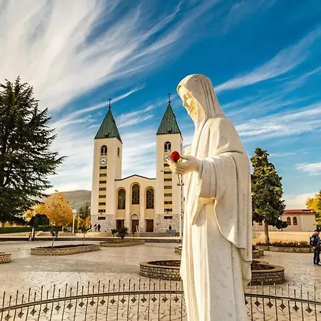 Mediterrano Pool & Tavern Mostar فيلة